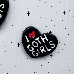 I love goth girls clay magnet 🖤